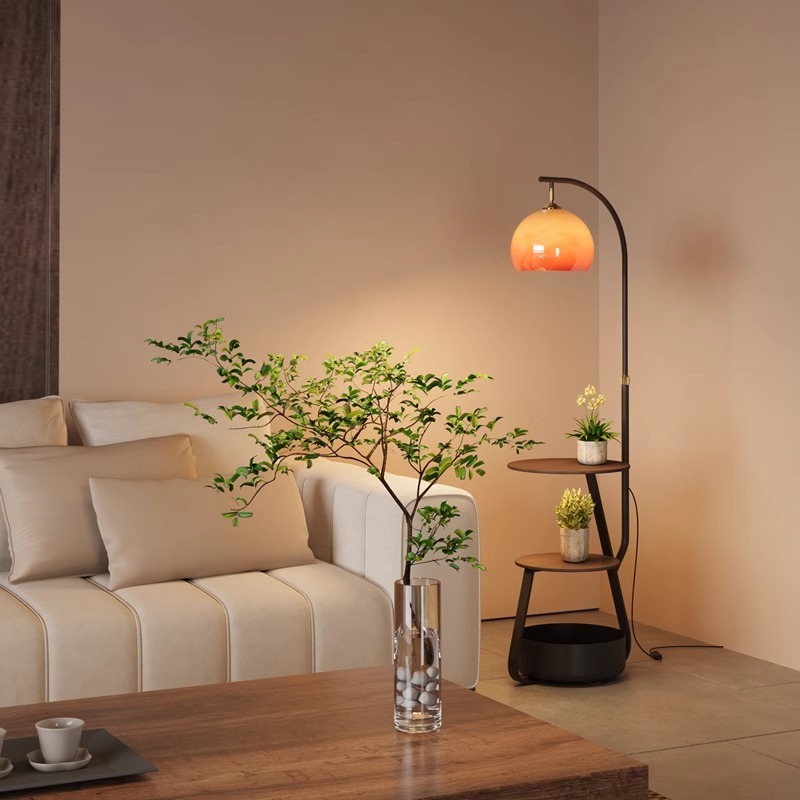 Stehlampe, antiker Nachttisch  – Tables Bewertung und Preis